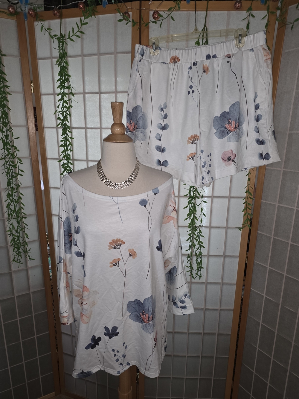 Floral Print Cotton Blend Women's Shorts - White with Blue & Pink Flowers